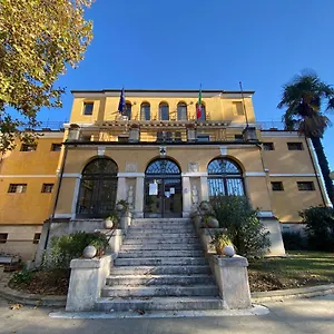 Di Hostal